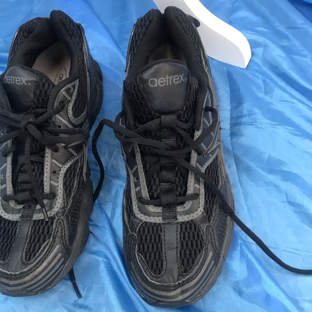 Aetrex sneaker size 8